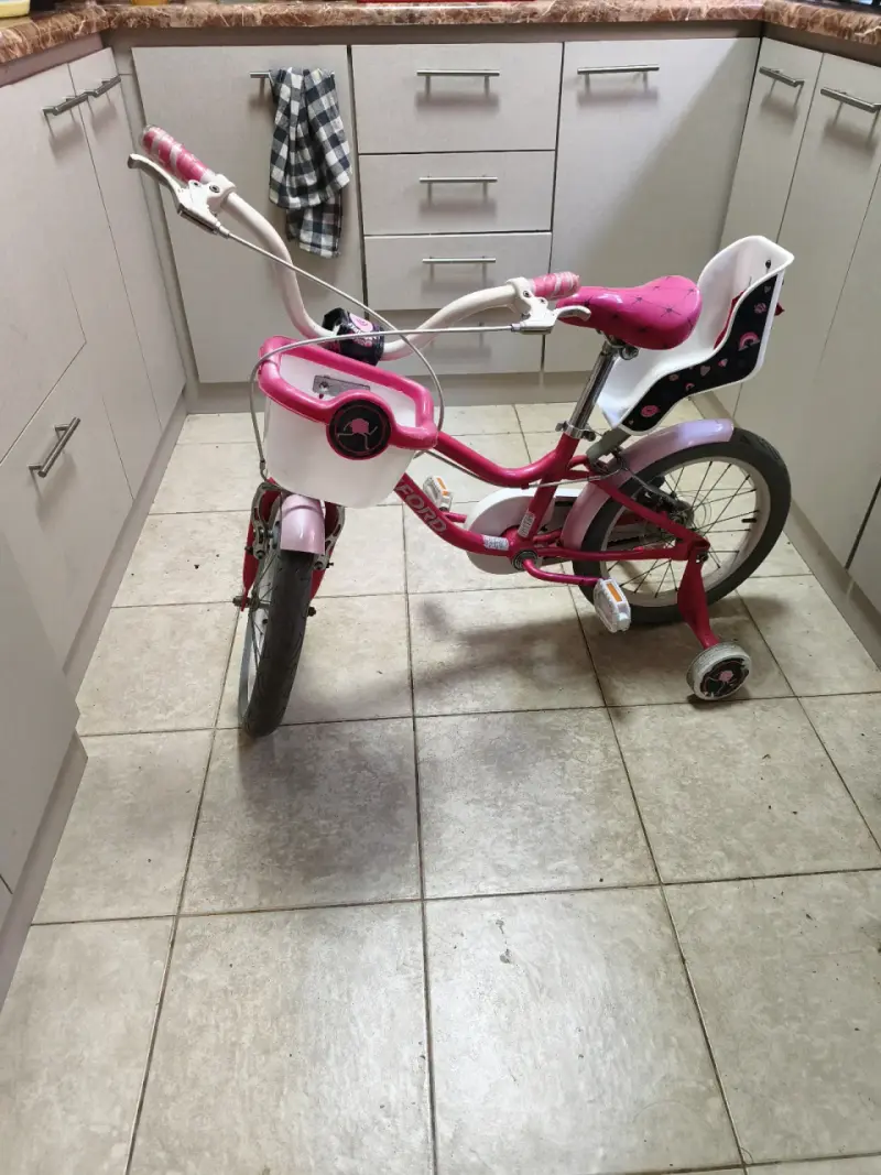 Bicicleta infantil Oxford rosa con rueditas - 2