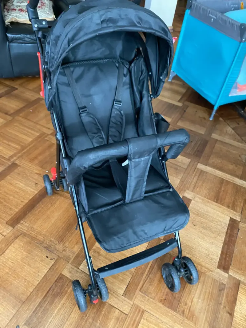 Coche de paseo plegable negro para bebé - 1