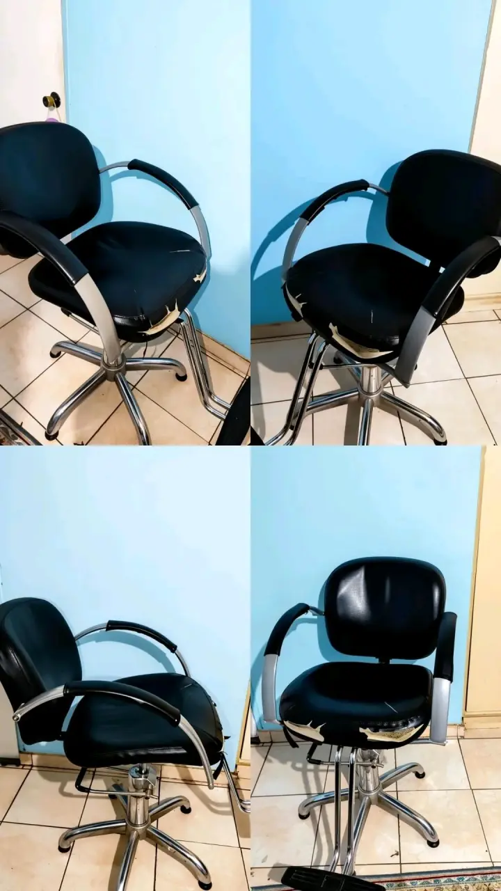 Silla de peluquería negra con base cromada - 1