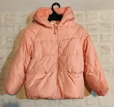 Chaqueta acolchada rosada para niña talla 8 - miniatura 1