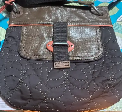 Cartera cruzada Fossil marrón con diseño acolchado - miniatura 1