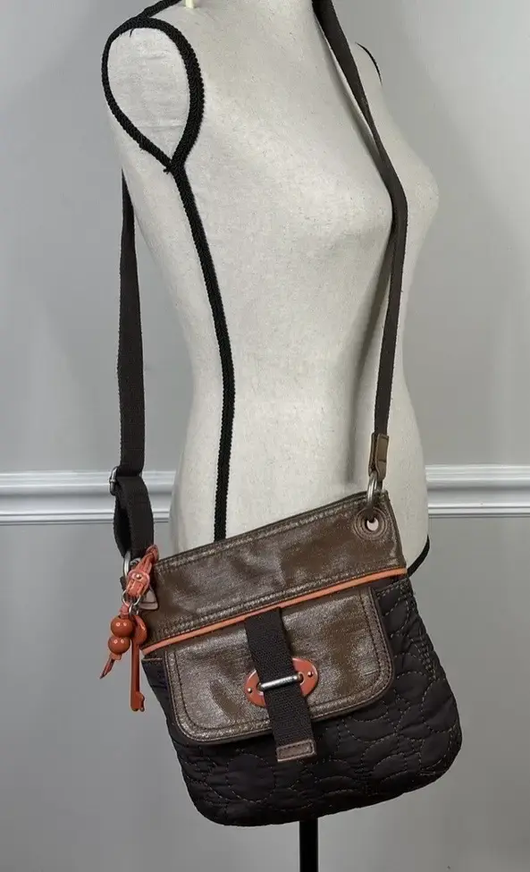 Cartera cruzada Fossil marrón con diseño acolchado - 3