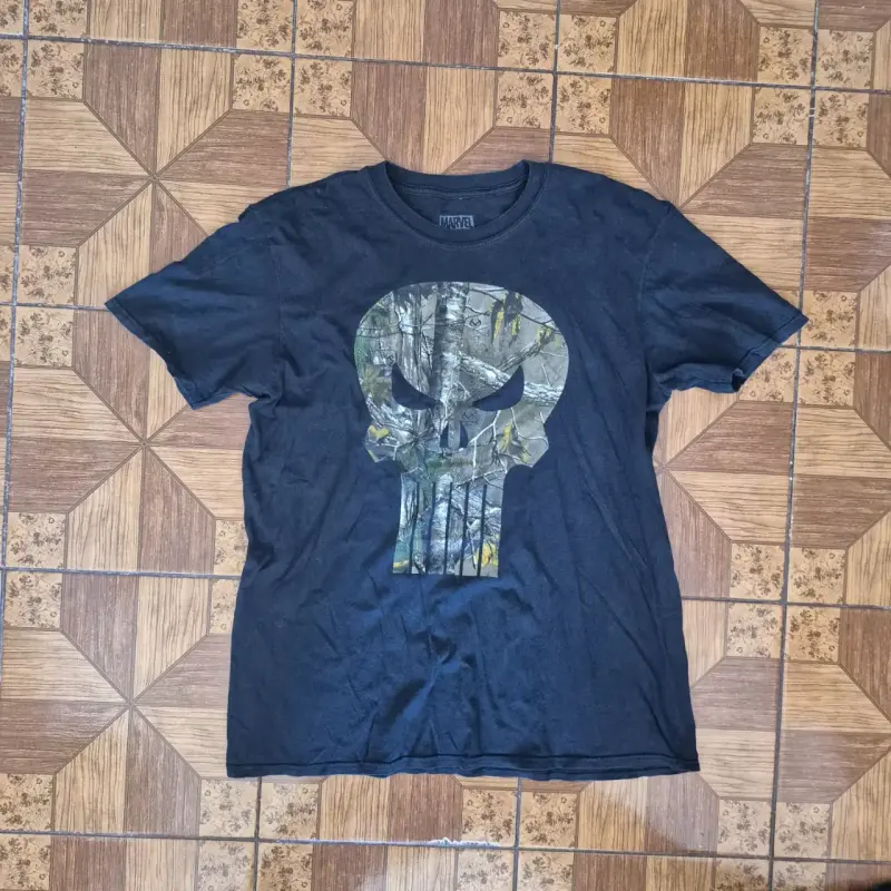 Polera Marvel The Punisher negra
