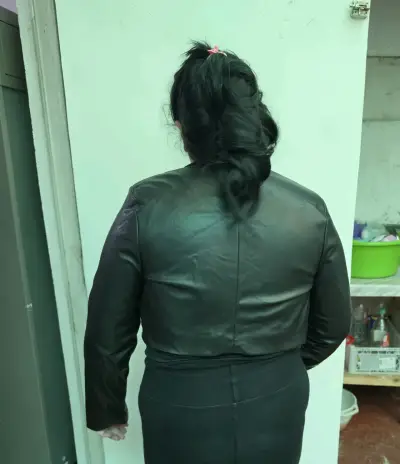 Chaqueta corta de cuero sintetico - miniatura 3