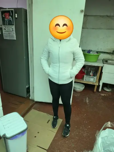 Parka blanca para mujer con capucha - miniatura 1