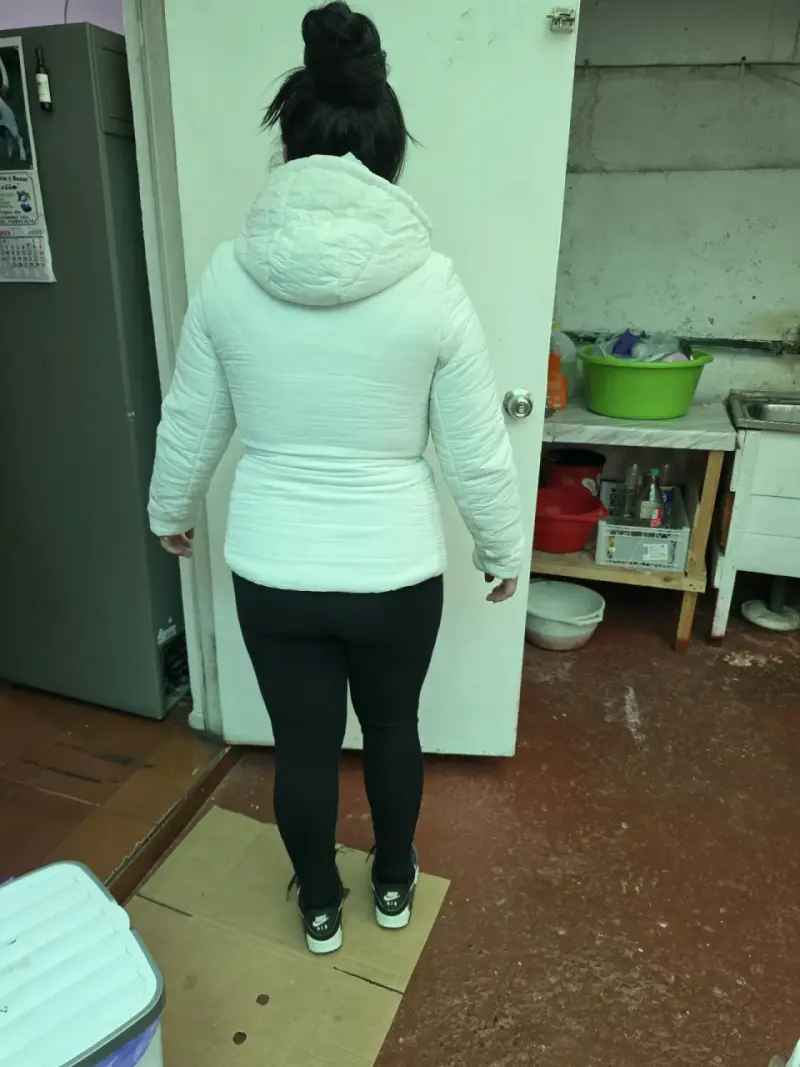 Parka blanca para mujer con capucha - 4
