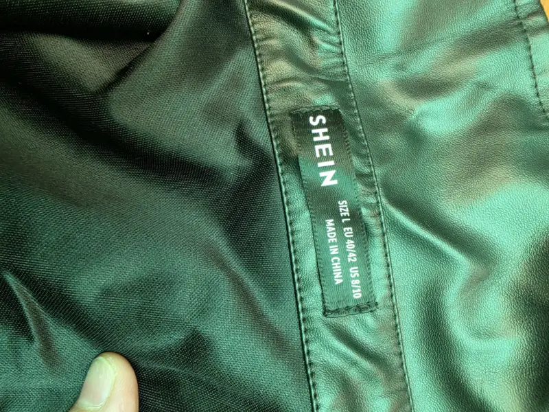 Chaqueta de cuero sintético negra elasticada - 5