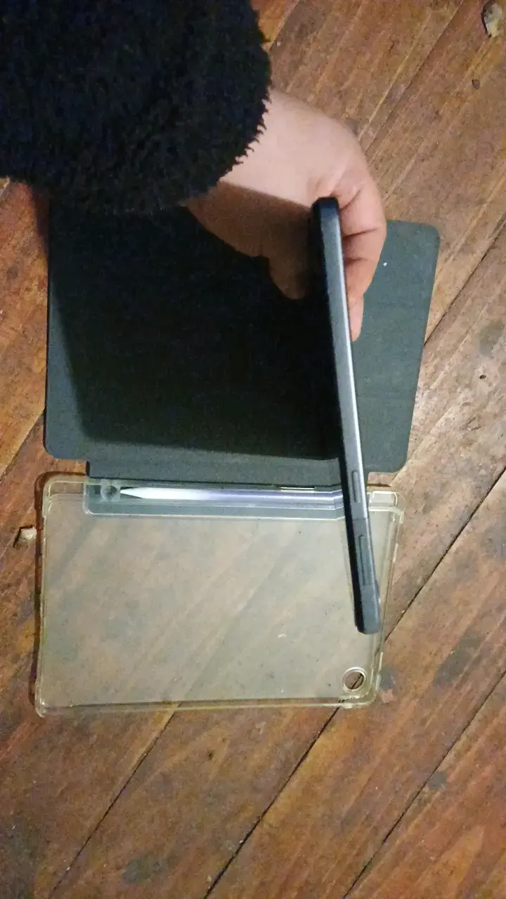 Tablet Lenovo Tab M10 HD 3da Gen con funda - 5