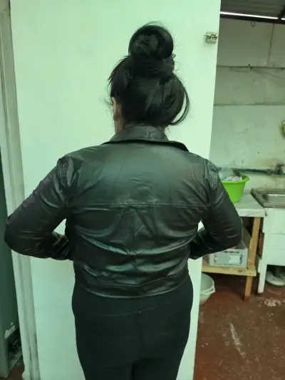 Chaqueta de cuero sintético negra Zara para mujer - miniatura 4