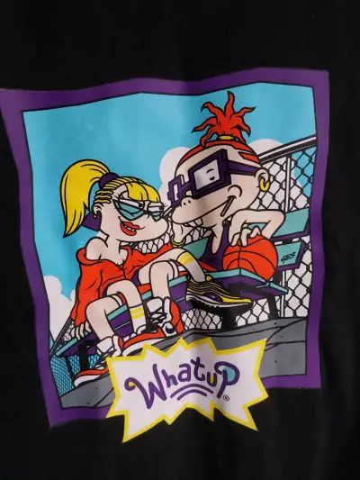 Polera negra con diseño de caricatura Whatup - miniatura 2