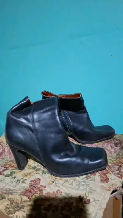 Botines de cuero negro con tacón alto - miniatura 1