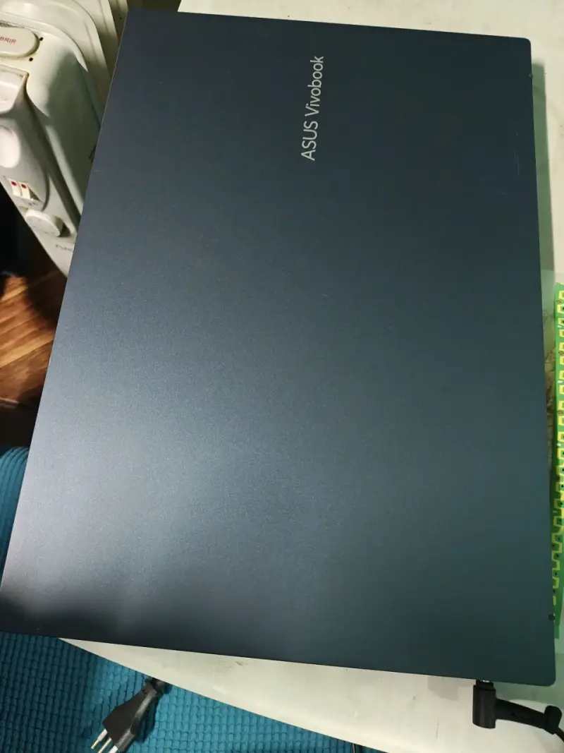 Laptop ASUS VivoBook AMD Ryzen 5 5600H 8GB RAM - 3