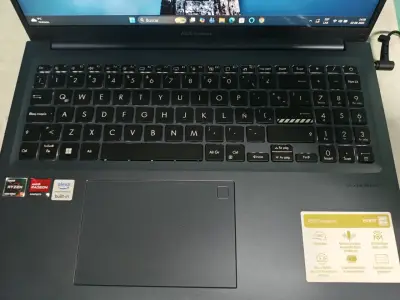 Laptop ASUS VivoBook AMD Ryzen 5 5600H 8GB RAM - miniatura 4