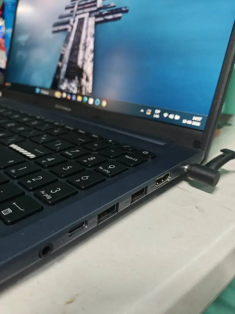 Laptop ASUS VivoBook AMD Ryzen 5 5600H 8GB RAM - 5