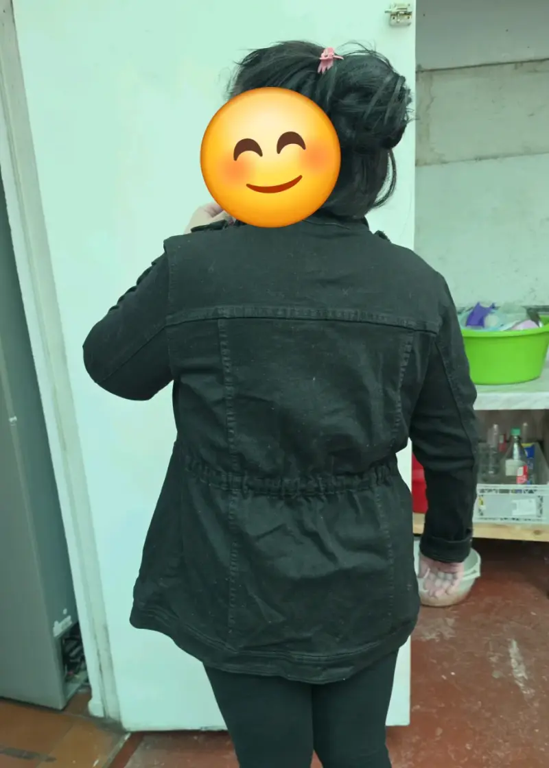 Chaqueta negra de mezclilla para mujer elasticada - 4