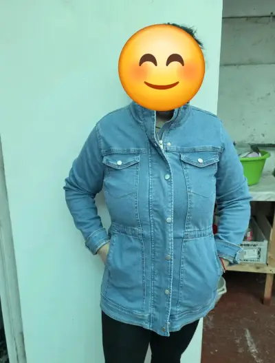Chaqueta de mezclilla azul para mujer elasticada - miniatura 1
