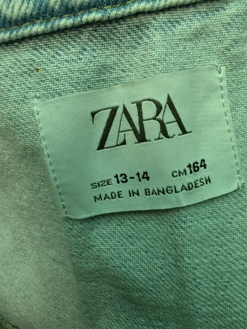 Chaqueta de mezclilla con tachas para mujer Zara - 4