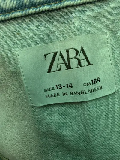 Chaqueta de mezclilla con tachas para mujer Zara - miniatura 4