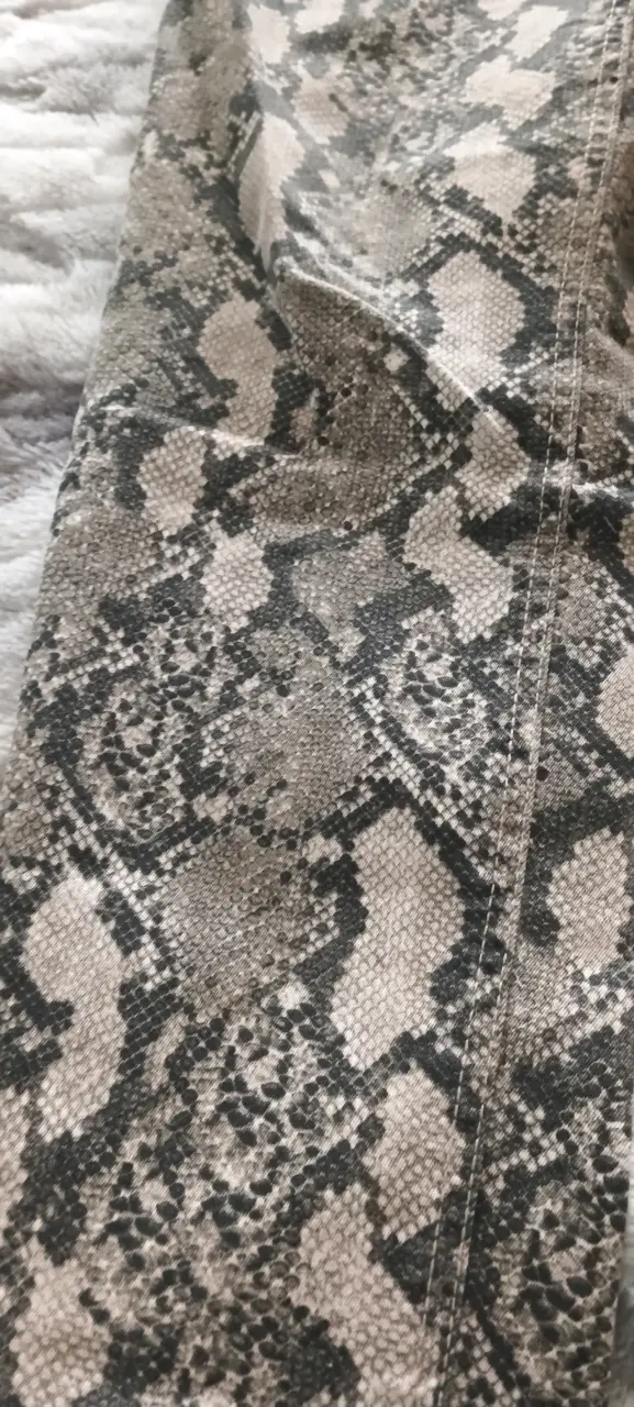 Pantalones de mujer estampado serpiente