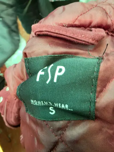 Chaqueta de Mujer Burdeo con Capucha de Pelo - miniatura 4
