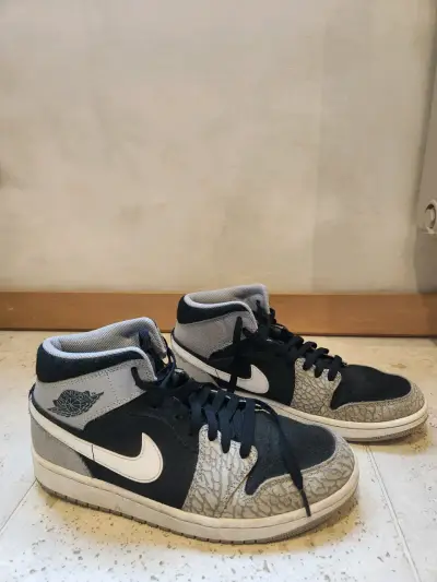 Zapatillas Nike Air Jordan negras y grises - miniatura 3