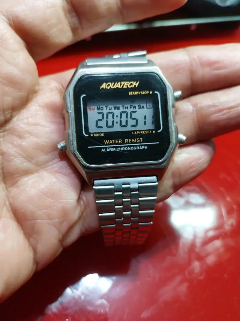Reloj digital Aquatech resistente al agua - 1