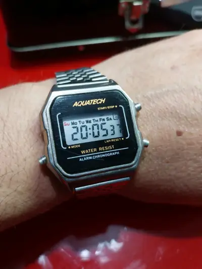 Reloj digital Aquatech resistente al agua - miniatura 2