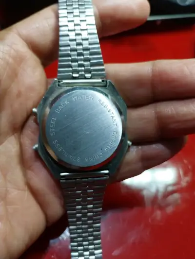 Reloj digital Aquatech resistente al agua - miniatura 3