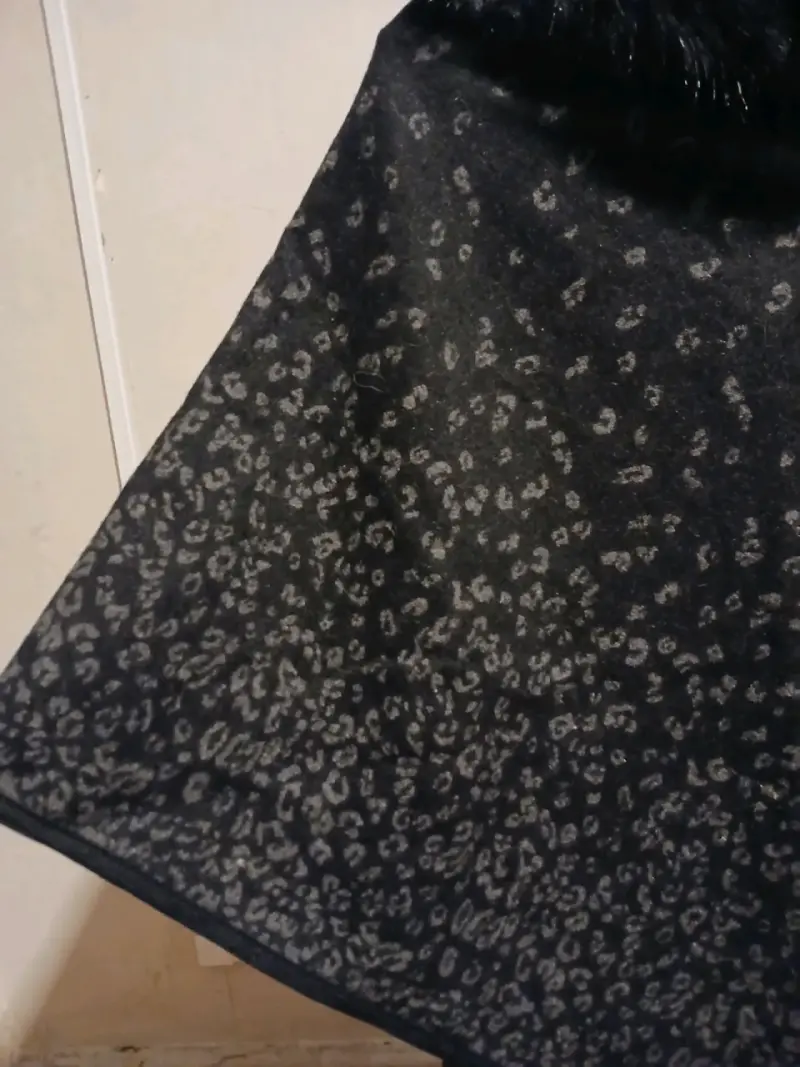 Poncho de paño con cuello de piel sintética - 2