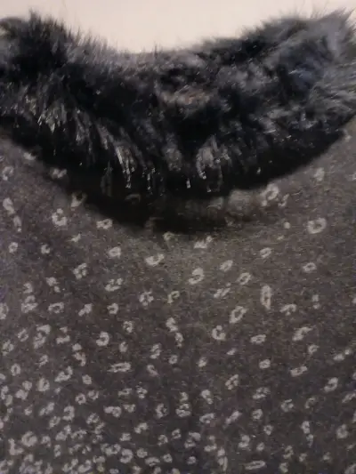 Poncho de paño con cuello de piel sintética - miniatura 3