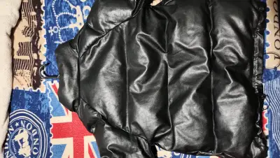 Chaqueta acolchada negra para hombre - miniatura 5