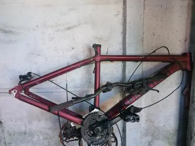 Cuadro de bicicleta Alpinestar rojo con componentes - miniatura 1