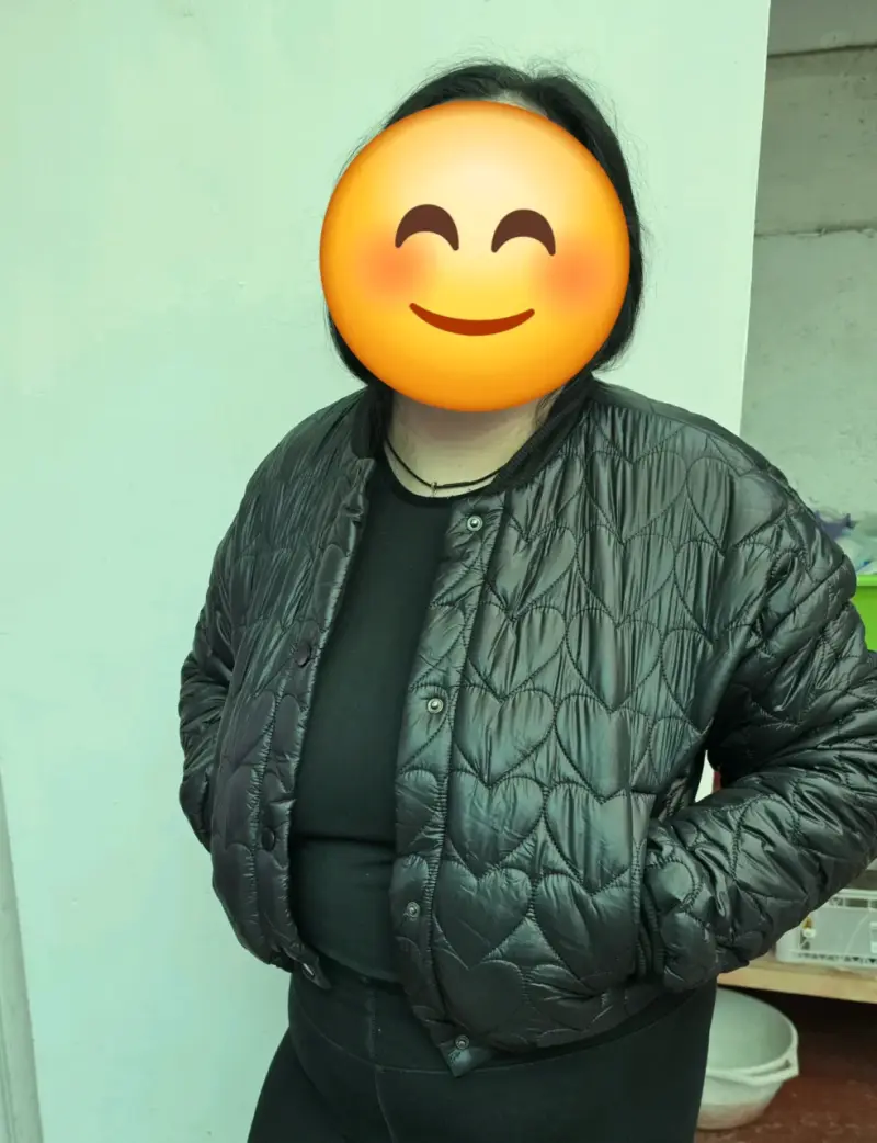 Parka acolchada negra con  corazones Shein