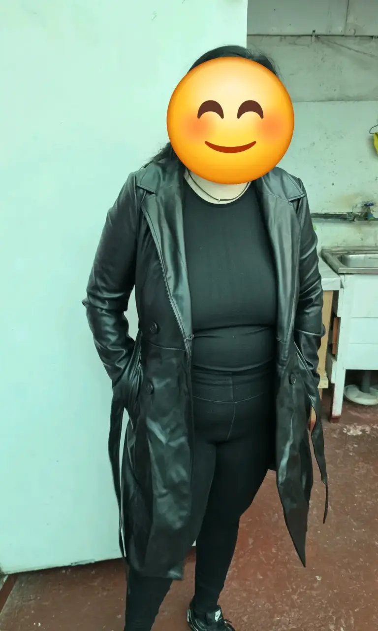 Abrigo de cuero sintético negro Kimera