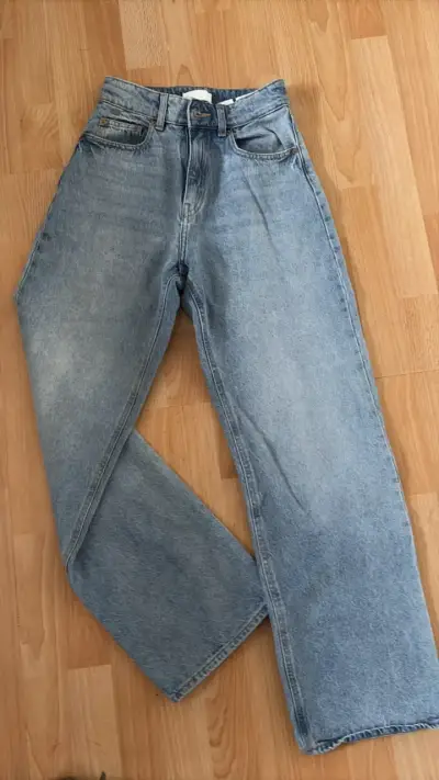 Jeans de mezclilla azul claro H&M para mujer - miniatura 1
