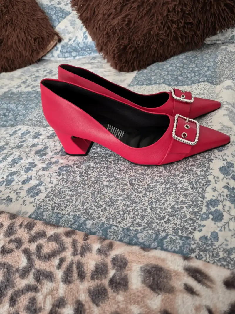Zapatos de tacón rojo con hebilla Talla 40 - 2