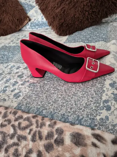 Zapatos de tacón rojo con hebilla Talla 40 - miniatura 2