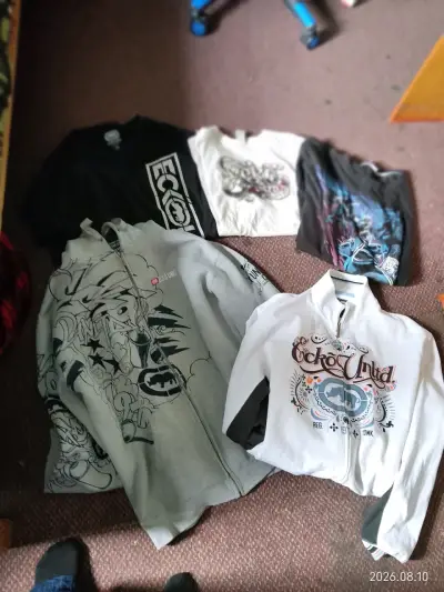 Lote de poleras y polerones Ecko Unltd con diseño gráfico - miniatura 1