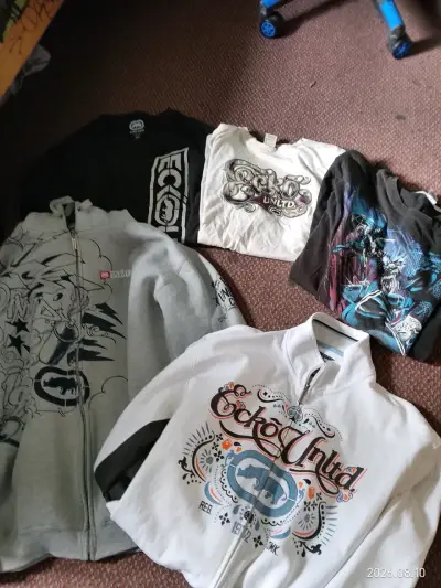Lote de poleras y polerones Ecko Unltd con diseño gráfico - miniatura 2