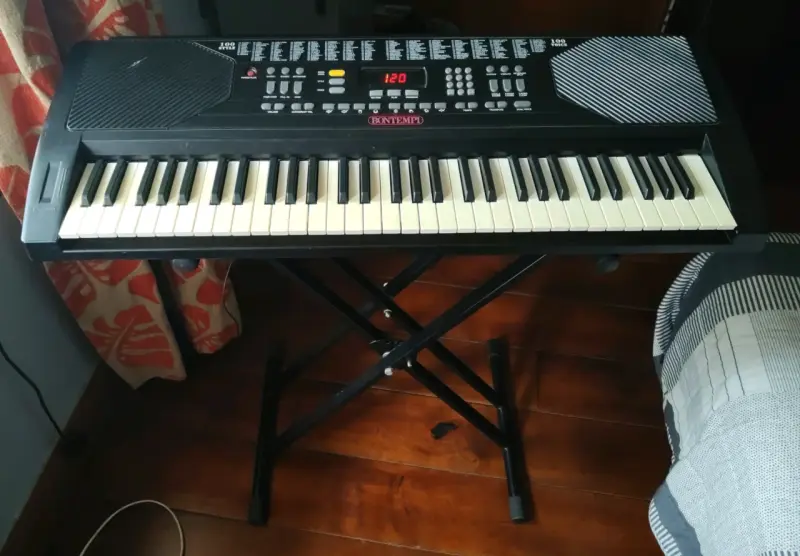 Teclado Bontempi 61 Teclas + Atril + Accesorios - 1