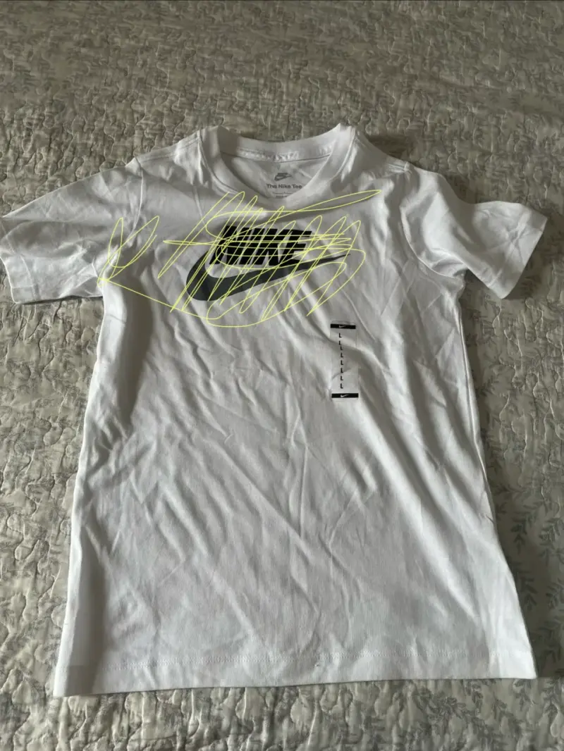 Polera Nike para niños blanca con logo - 2