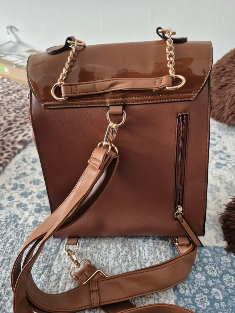 Mochila de cuero marrón con cierre metálico - 3