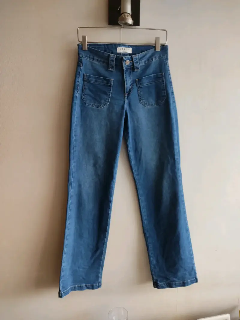 Jeans de mezclilla azul para mujer