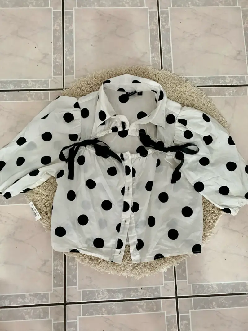 Blusa Vero Moda de Lunares Blancos y Negros - 1