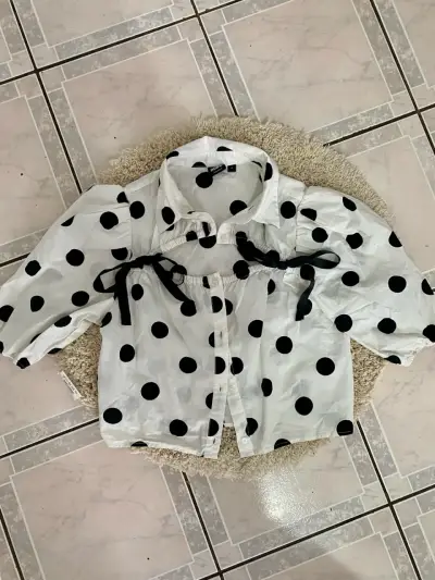 Blusa Vero Moda de Lunares Blancos y Negros - miniatura 3