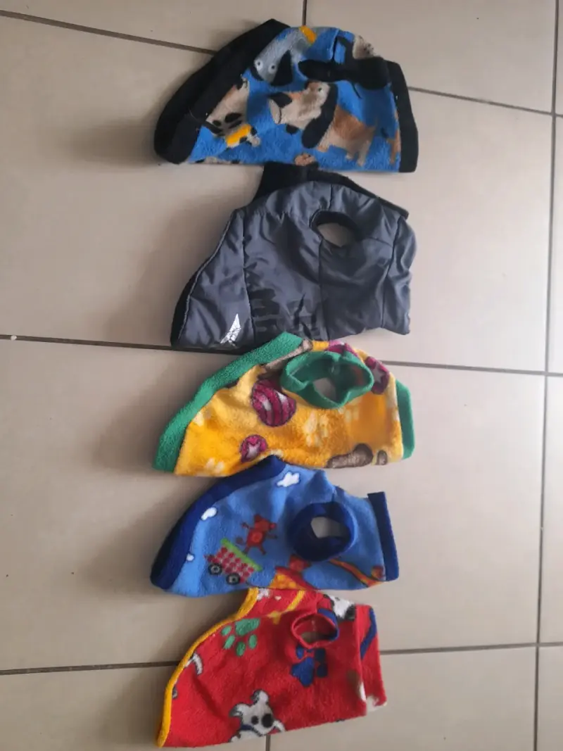 Abrigos para perros pequeños de varios colores - 1