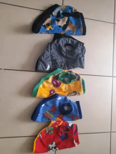 Abrigos para perros pequeños de varios colores - miniatura 1