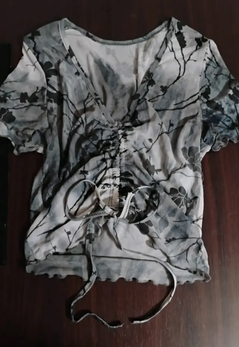 Blusa estampada con lazo ajustable