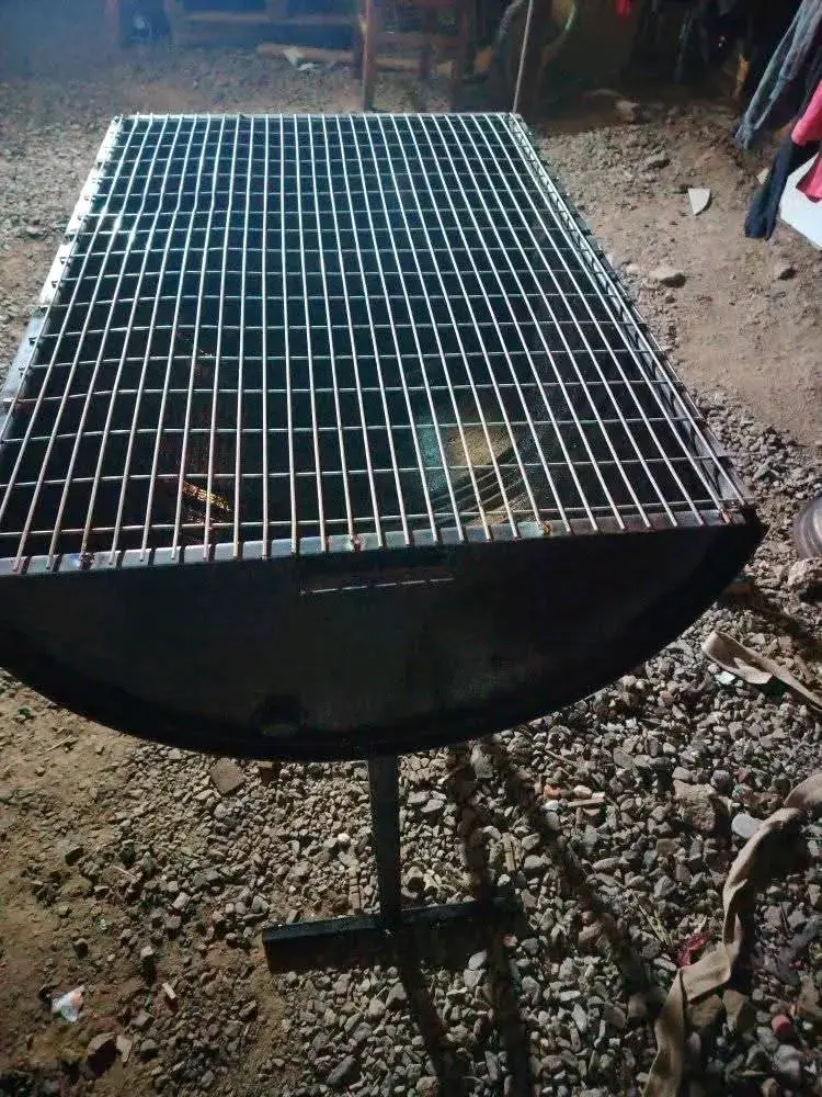 Parrilla metálica grande para asados - 1