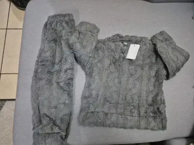 Conjunto de pijama de felpa para niños en varios colores - miniatura 2